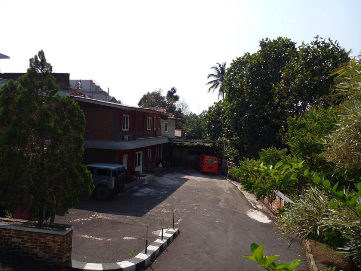 Urbanview Hotel Rio Life House Cianjur By Reddoorz Exterior photo